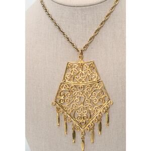 Vintage Sarah Coventry Filigree Pendant Necklace Gold Tone Dangle 22 Inch